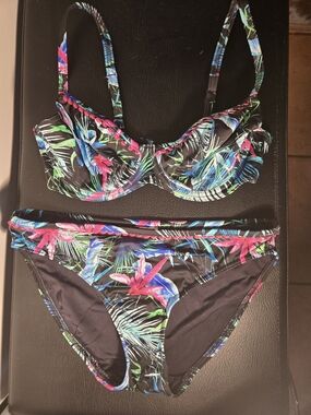 Freya Black Tropical Floral Underwire Bikini  30DD Top & XS Bottoms